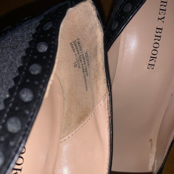 Gray and Black heels - Picture 3 of 10